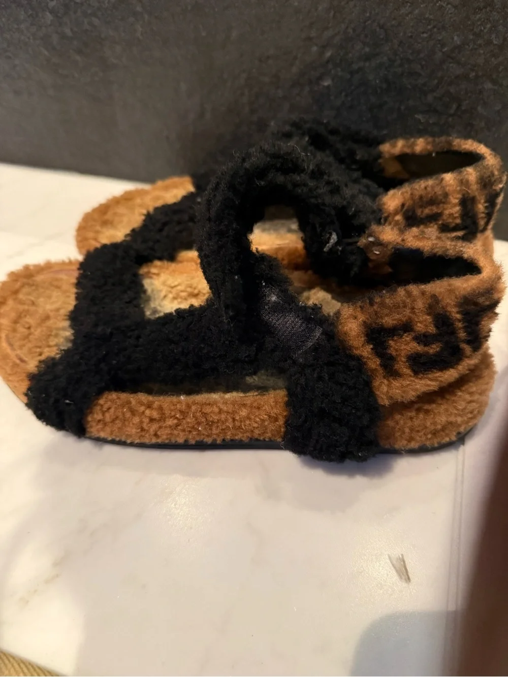 Shearling FF Fendi Feel Sandals